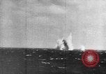 Standbild Achse Kriegsschiffe Angriff Alllied Konvoi Mittelmeer, 1939, aus Sekunde 52 historischem Filmmaterial Videoclip 65675049874
