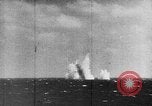 Standbild Achse Kriegsschiffe Angriff Alllied Konvoi Mittelmeer, 1939, aus Sekunde 53 historischem Filmmaterial Videoclip 65675049874