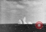 Standbild Achse Kriegsschiffe Angriff Alllied Konvoi Mittelmeer, 1939, aus Sekunde 55 historischem Filmmaterial Videoclip 65675049874