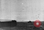Standbild Achse Kriegsschiffe Angriff Alllied Konvoi Mittelmeer, 1939, aus Sekunde 56 historischem Filmmaterial Videoclip 65675049874