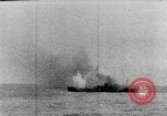 Standbild Achse Kriegsschiffe Angriff Alllied Konvoi Mittelmeer, 1939, aus Sekunde 62 historischem Filmmaterial Videoclip 65675049874