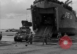 Standbild Landing Ship Tank Frankreich, 1944, aus Sekunde 12 historischem Filmmaterial Videoclip 65675049885
