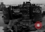 Standbild Landing Craft Tank Frankreich, 1944, aus Sekunde 11 historischem Filmmaterial Videoclip 65675049886