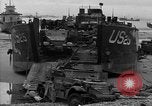 Standbild Landing Craft Tank Frankreich, 1944, aus Sekunde 12 historischem Filmmaterial Videoclip 65675049886
