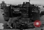 Standbild Landing Craft Tank Frankreich, 1944, aus Sekunde 13 historischem Filmmaterial Videoclip 65675049886