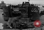Standbild Landing Craft Tank Frankreich, 1944, aus Sekunde 15 historischem Filmmaterial Videoclip 65675049886