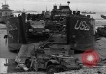 Standbild Landing Craft Tank Frankreich, 1944, aus Sekunde 18 historischem Filmmaterial Videoclip 65675049886