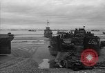 Standbild Landing Craft Tank Frankreich, 1944, aus Sekunde 19 historischem Filmmaterial Videoclip 65675049886