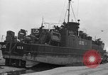 Standbild Landing Craft Tank Frankreich, 1944, aus Sekunde 33 historischem Filmmaterial Videoclip 65675049886