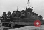 Standbild Landing Craft Tank Frankreich, 1944, aus Sekunde 34 historischem Filmmaterial Videoclip 65675049886