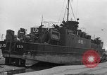 Standbild Landing Craft Tank Frankreich, 1944, aus Sekunde 35 historischem Filmmaterial Videoclip 65675049886