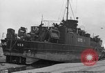 Standbild Landing Craft Tank Frankreich, 1944, aus Sekunde 36 historischem Filmmaterial Videoclip 65675049886
