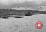 Standbild amphibische Fahrzeug Frankreich, 1944, aus Sekunde 52 historischem Filmmaterial Videoclip 65675049887