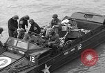 Standbild amphibische Fahrzeug Frankreich, 1944, aus Sekunde 57 historischem Filmmaterial Videoclip 65675049887