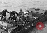 Standbild amphibische Fahrzeug Frankreich, 1944, aus Sekunde 58 historischem Filmmaterial Videoclip 65675049887
