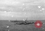 Standbild britischen Zerstörer französischen Küste, 1944, aus Sekunde 1 historischem Filmmaterial Videoclip 65675049892