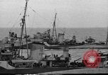 Standbild britischen Zerstörer französischen Küste, 1944, aus Sekunde 19 historischem Filmmaterial Videoclip 65675049892