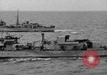 Standbild britischen Zerstörer französischen Küste, 1944, aus Sekunde 24 historischem Filmmaterial Videoclip 65675049892