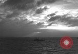 Standbild britischen Zerstörer französischen Küste, 1944, aus Sekunde 29 historischem Filmmaterial Videoclip 65675049892