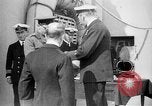 Standbild Vice Admiral William Pakenham geadelt von König George V Orkney Inseln Schottland, 1917, aus Sekunde 15 historischem Filmmaterial Videoclip 65675049924