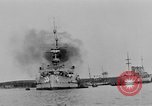 Standbild Weihnachten Flotte überprüfen New York City USA, 1918, aus Sekunde 35 historischem Filmmaterial Videoclip 65675049927