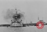 Standbild Weihnachten Flotte überprüfen New York City USA, 1918, aus Sekunde 36 historischem Filmmaterial Videoclip 65675049927