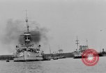 Standbild Weihnachten Flotte überprüfen New York City USA, 1918, aus Sekunde 39 historischem Filmmaterial Videoclip 65675049927