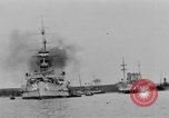 Standbild Weihnachten Flotte überprüfen New York City USA, 1918, aus Sekunde 41 historischem Filmmaterial Videoclip 65675049927
