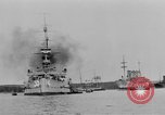 Standbild Weihnachten Flotte überprüfen New York City USA, 1918, aus Sekunde 43 historischem Filmmaterial Videoclip 65675049927