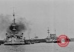 Standbild Weihnachten Flotte überprüfen New York City USA, 1918, aus Sekunde 45 historischem Filmmaterial Videoclip 65675049927