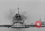 Standbild Weihnachten Flotte überprüfen New York City USA, 1918, aus Sekunde 53 historischem Filmmaterial Videoclip 65675049927