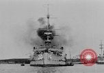 Standbild Weihnachten Flotte überprüfen New York City USA, 1918, aus Sekunde 58 historischem Filmmaterial Videoclip 65675049927