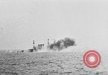 Image US Navy naufrage vaisseau cible 'Océan Atlantique, 1920, de la seconde 14 séquences d'archives historiques vidéo 65675049940