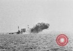 Image US Navy naufrage vaisseau cible 'Océan Atlantique, 1920, de la seconde 15 séquences d'archives historiques vidéo 65675049940