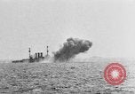 Image US Navy naufrage vaisseau cible 'Océan Atlantique, 1920, de la seconde 16 séquences d'archives historiques vidéo 65675049940