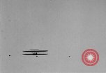 Image Wilbur Wright dans le modèle un flyer et post barstormers Première Guerre Mondiale United States USA, 1919, de la seconde 9 séquences d'archives historiques vidéo 65675049967