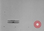 Image Wilbur Wright dans le modèle un flyer et post barstormers Première Guerre Mondiale United States USA, 1919, de la seconde 10 séquences d'archives historiques vidéo 65675049967