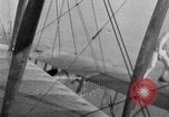 Image Wilbur Wright dans le modèle un flyer et post barstormers Première Guerre Mondiale United States USA, 1919, de la seconde 22 séquences d'archives historiques vidéo 65675049967