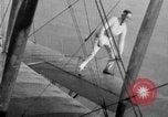 Image Wilbur Wright dans le modèle un flyer et post barstormers Première Guerre Mondiale United States USA, 1919, de la seconde 24 séquences d'archives historiques vidéo 65675049967