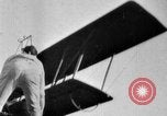 Image Wilbur Wright dans le modèle un flyer et post barstormers Première Guerre Mondiale United States USA, 1919, de la seconde 29 séquences d'archives historiques vidéo 65675049967