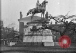 Image des statues de nobles hommes Washington DC USA, 1921, de la seconde 18 séquences d'archives historiques vidéo 65675049991