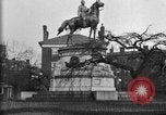 Image des statues de nobles hommes Washington DC USA, 1921, de la seconde 20 séquences d'archives historiques vidéo 65675049991