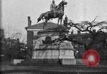 Image des statues de nobles hommes Washington DC USA, 1921, de la seconde 21 séquences d'archives historiques vidéo 65675049991