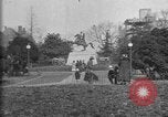 Image des statues de nobles hommes Washington DC USA, 1921, de la seconde 26 séquences d'archives historiques vidéo 65675049991
