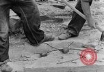 Image concasser des pierres Tennessee United States USA, 1940, de la seconde 13 séquences d'archives historiques vidéo 65675050018