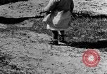 Standbild Afroamerikanische Frauen im ländlichen Süden 1940 Calhoun Alabama USA, 1940, aus Sekunde 10 historischem Filmmaterial Videoclip 65675050032