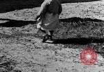 Standbild Afroamerikanische Frauen im ländlichen Süden 1940 Calhoun Alabama USA, 1940, aus Sekunde 11 historischem Filmmaterial Videoclip 65675050032