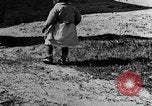 Standbild Afroamerikanische Frauen im ländlichen Süden 1940 Calhoun Alabama USA, 1940, aus Sekunde 12 historischem Filmmaterial Videoclip 65675050032
