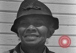 Standbild Afroamerikanische Frauen im ländlichen Süden 1940 Calhoun Alabama USA, 1940, aus Sekunde 21 historischem Filmmaterial Videoclip 65675050032