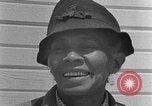 Standbild Afroamerikanische Frauen im ländlichen Süden 1940 Calhoun Alabama USA, 1940, aus Sekunde 27 historischem Filmmaterial Videoclip 65675050032